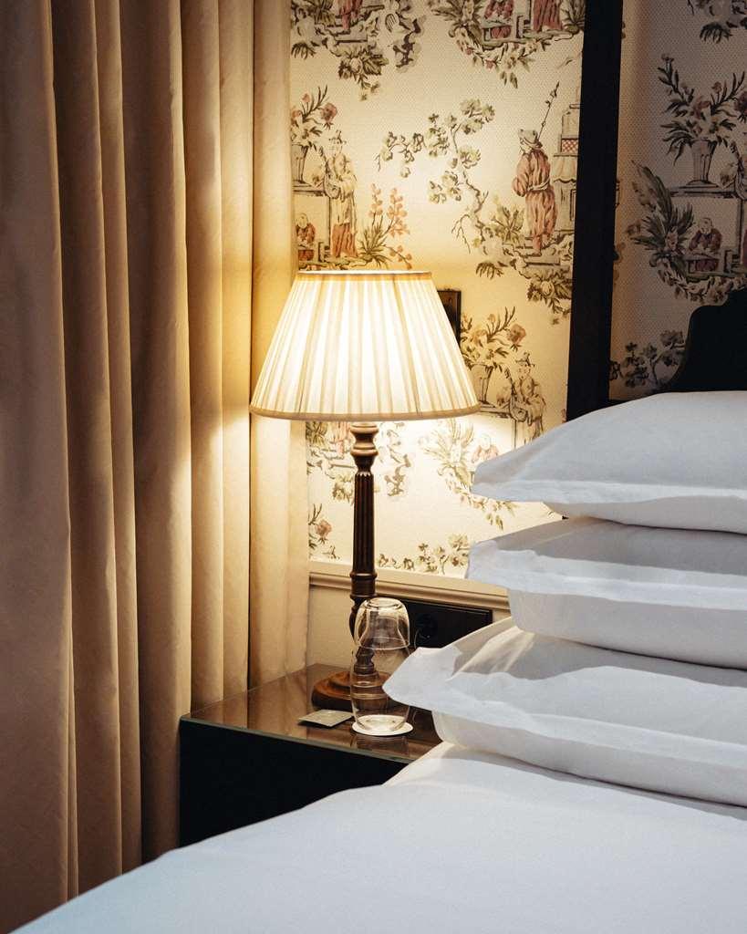 Villa Dagmar Stockholm Zimmer foto A pleated lampshade